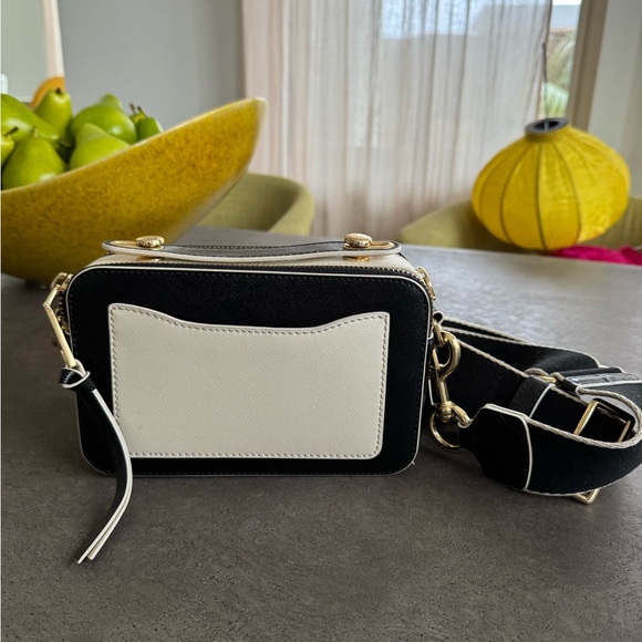 Marc Jacobs The Snapshot Black and Gold Crossbody Camera Bag - Picture 3 of 4